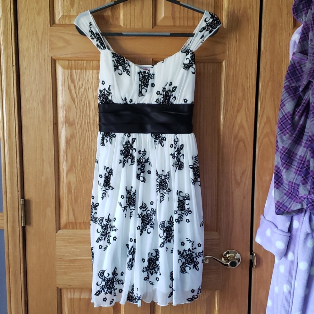 Dress - Picture 1 of 6
